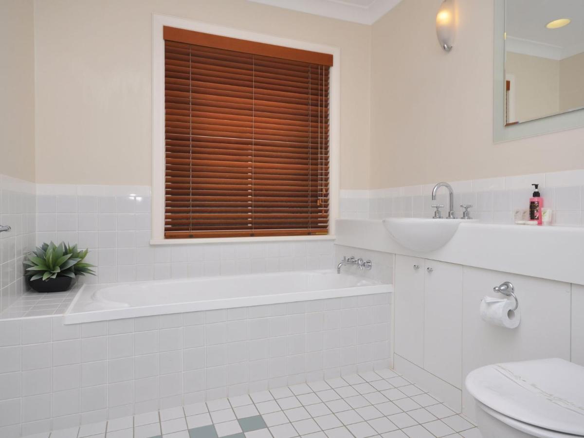 Villa 3Br Vista Villa Located Within Cypress Lakes Resort Pokolbin Luaran gambar